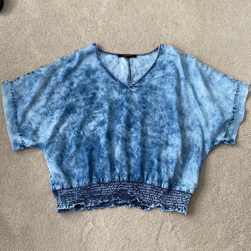 Marc New York, Andrew Marc, 1X blue acid washed look v neck elastic waist top.